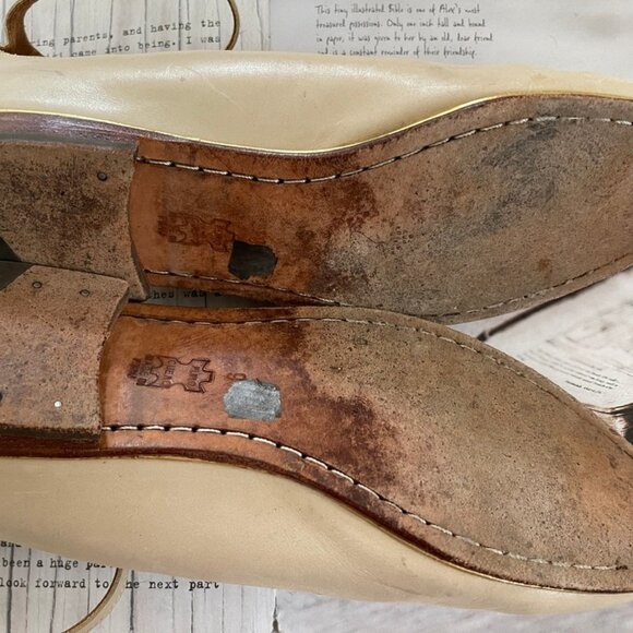 JOHN FLUEVOG Cream Colored Leather Ankle Strap Flats: Size 9; Retailed for $349! - Picture 9 of 9